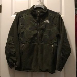 North Face fleece jacket. Boys size L.